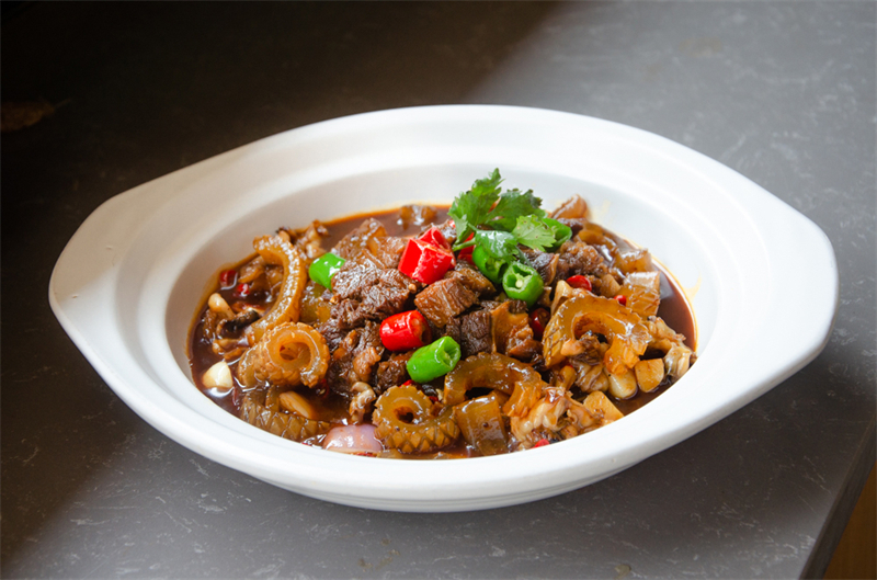 牛腩烧牛筋皮 (2).jpg